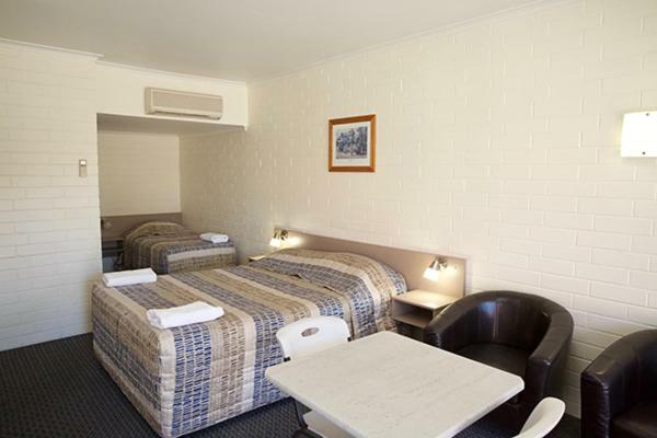 Pioneer Motel غونديويندي المظهر الخارجي الصورة